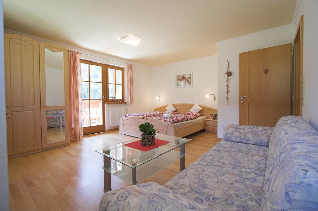 Apartments Dilln Guetl 티레스 객실 사진